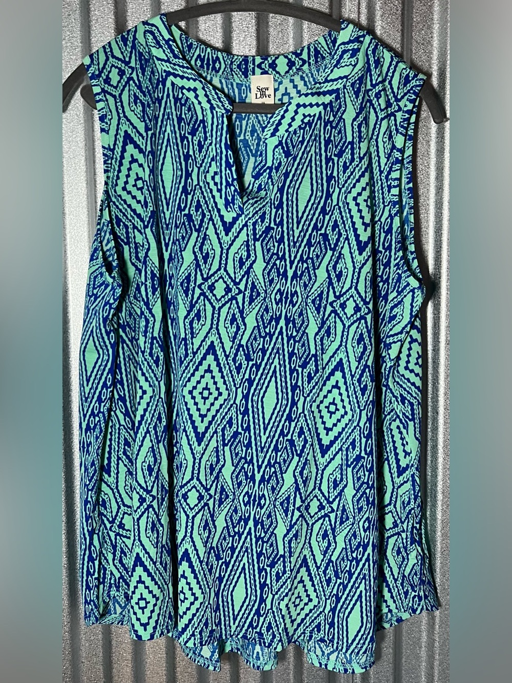 Sleeveless Geometric Print Split Neck Sleeveless Tank Top Blue & Mint 2X NWOT
